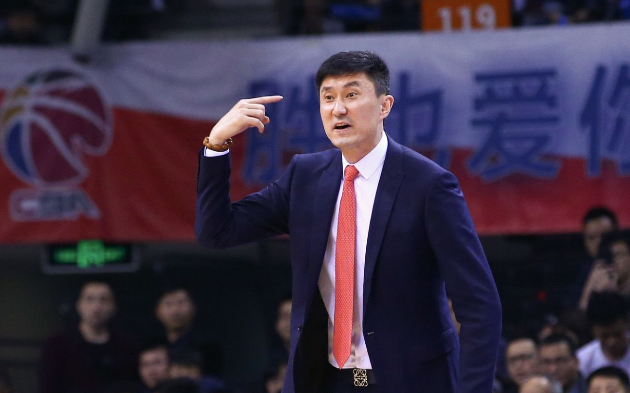 转会期圣安东尼奥马刺调整名单以备CBA季后赛，篮板制胜环节打磨，信心回归，医务组通报恢复的简单介绍