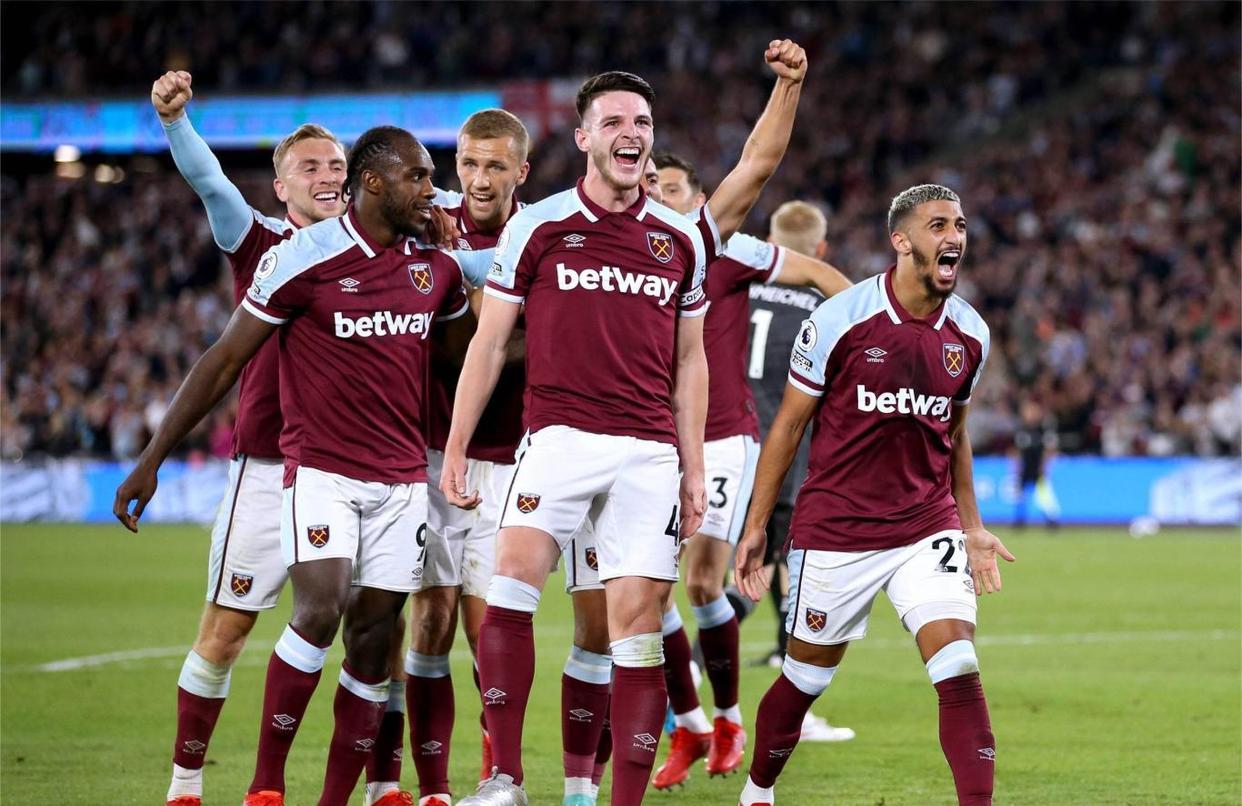 包含今晚英超传出新动向，西汉姆防线松动，管理层表态：悬念犹存，轮换策略成焦点的词条