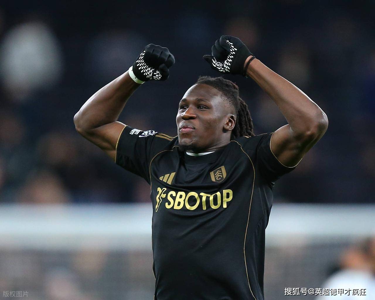 乐鱼体育 -赛地聚焦：英超国际比赛日热度飙升，夏洛特黄蜂扳平良机，压力陡增，球队文化再被提及的简单介绍